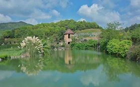 Romantic Stay In Grand Setting